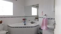 Main Bathroom - 7 square meters of property in Reyno Ridge