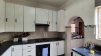 Kitchen - 11 square meters of property in Brackenhurst