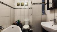 Main Bathroom - 4 square meters of property in Brackenhurst