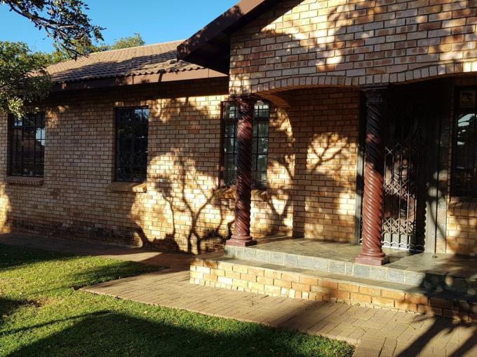 4 Bedroom Duet for Sale For Sale in Geelhoutpark - MR551973