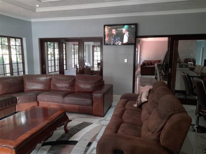 8 Bedroom House for Sale For Sale in Piet Retief - MR553571