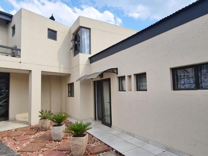 9 Bedroom House for Sale For Sale in Raslouw - MR553624