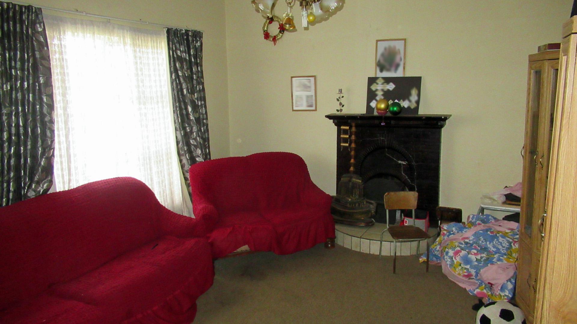 Lounges - 27 square meters of property in Randgate