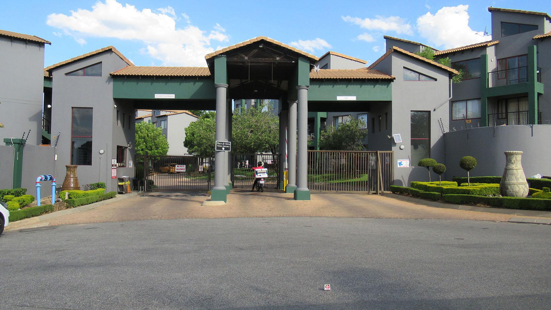 Front View of property in Roodepoort