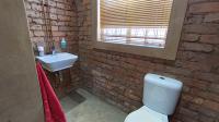 Main Bathroom - 5 square meters of property in Hayfields