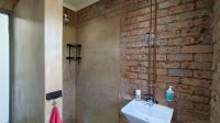 Main Bathroom - 5 square meters of property in Hayfields