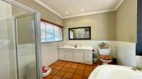 Main Bathroom - 11 square meters of property in Mulbarton