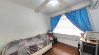 Bed Room 1 - 13 square meters of property in Athlone Park