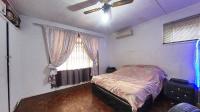 Main Bedroom - 19 square meters of property in Athlone Park