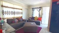 Lounges - 15 square meters of property in Costa Da Gama