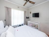 Bed Room 1 - 12 square meters of property in Brackendowns