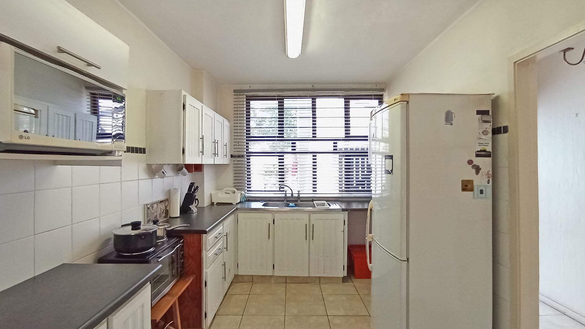 Kitchen - 12 square meters of property in Bulwer (Dbn)