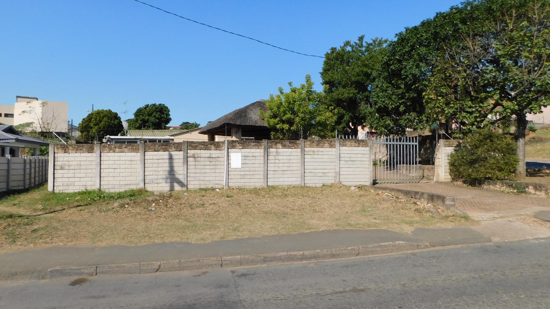 Front View of property in Clayfield