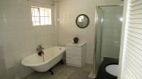 Main Bathroom - 13 square meters of property in Buccleuch