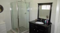 Main Bathroom - 13 square meters of property in Buccleuch