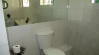 Main Bathroom - 13 square meters of property in Buccleuch