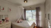 Bed Room 1 - 11 square meters of property in Brackendowns