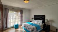 Main Bedroom - 18 square meters of property in Brackendowns