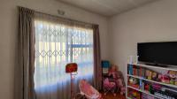 Bed Room 2 - 11 square meters of property in Brackendowns