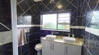 Bathroom 1 - 7 square meters of property in Shelly Beach