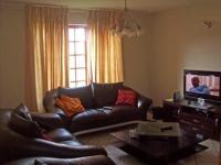 Lounges - 13 square meters of property in Glenmarais (Glen Marais)