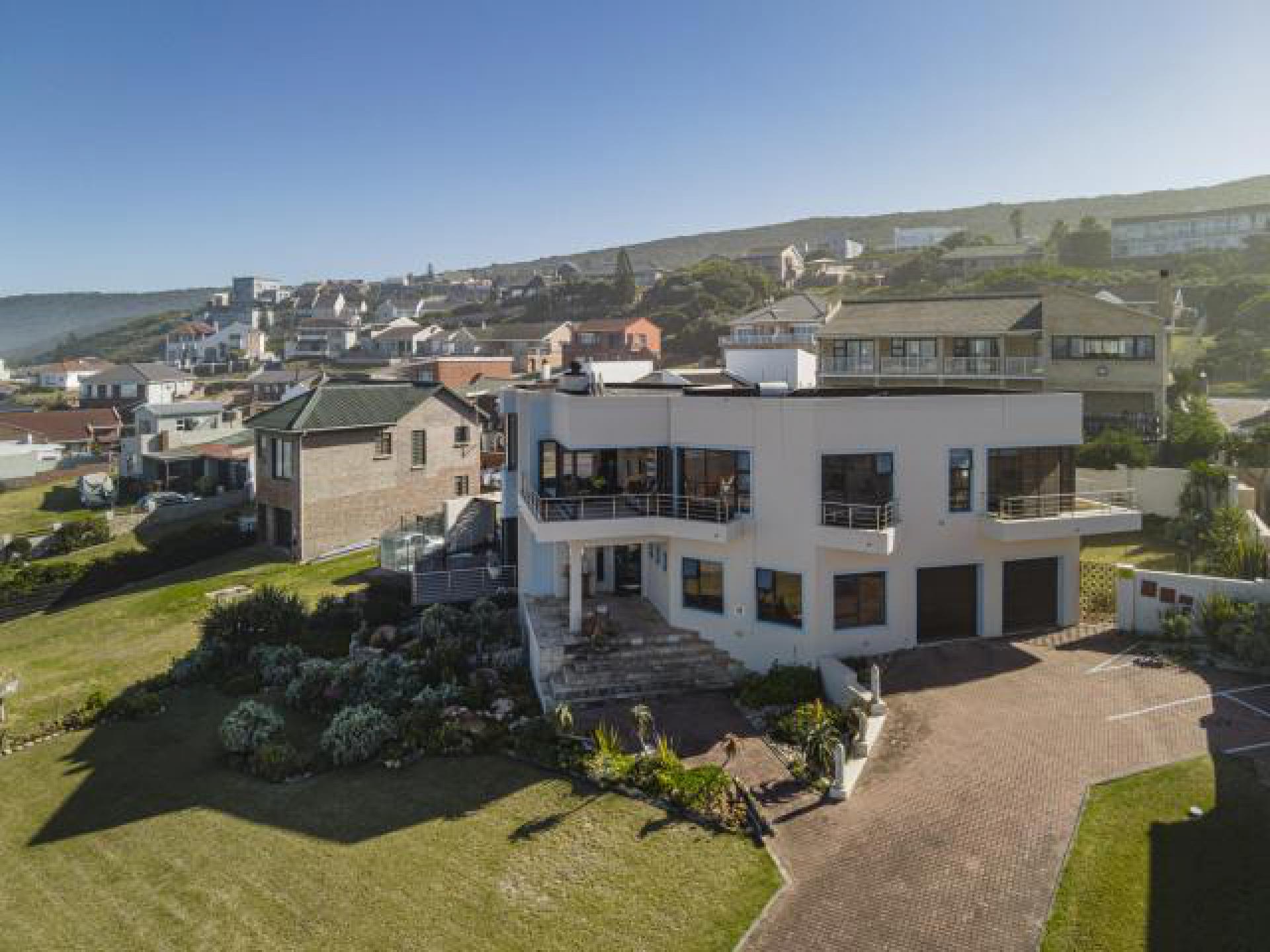 Front View of property in Beachview