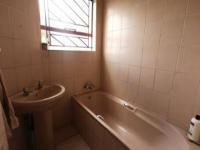 Bathroom 1 - 7 square meters of property in Die Heuwel