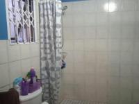 Bathroom 1 - 4 square meters of property in Queensburgh