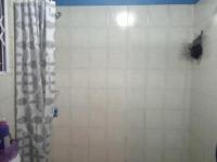 Bathroom 1 - 4 square meters of property in Queensburgh