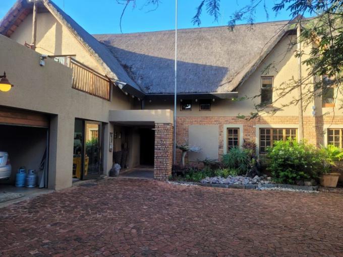 4 Bedroom House for Sale For Sale in Kameelfontein - MR567187