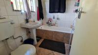 Main Bathroom - 5 square meters of property in Freeway Park