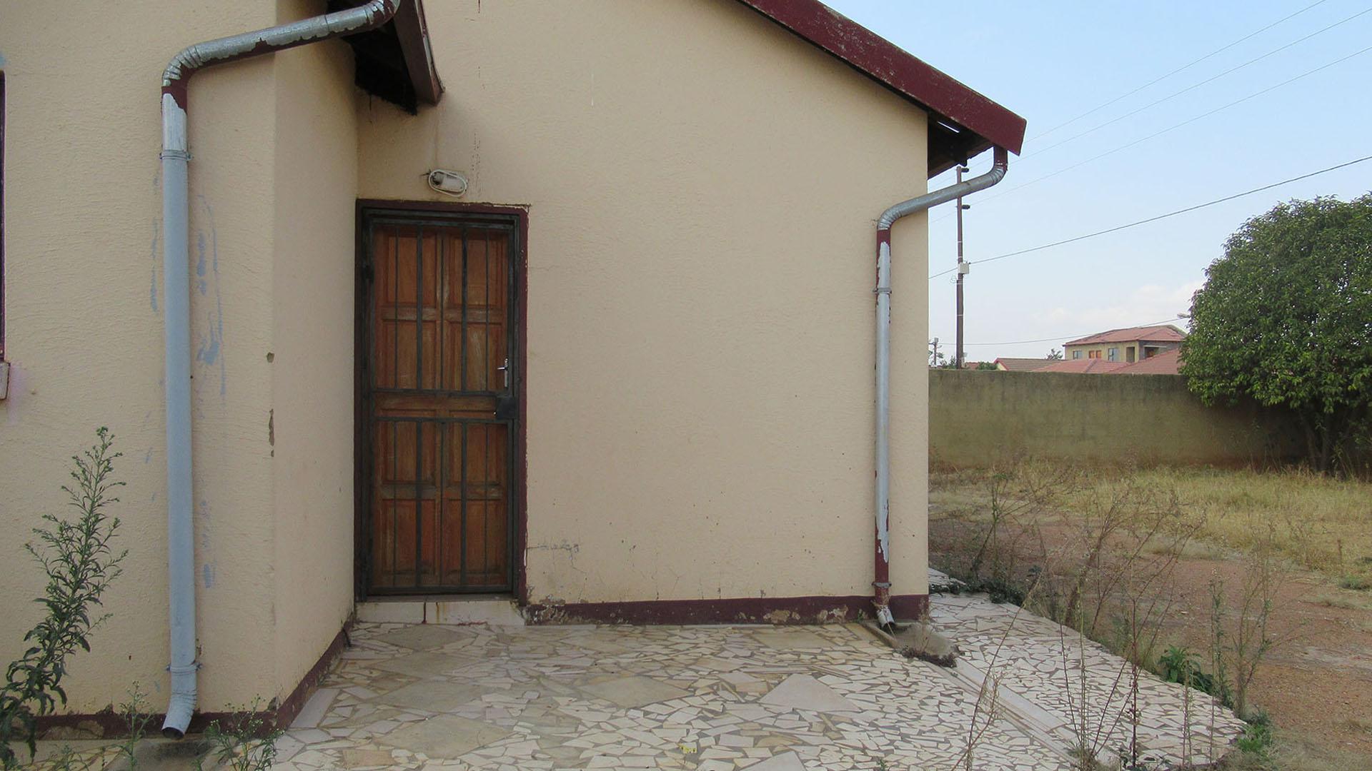 Front View of property in Protea Glen