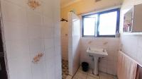 Bathroom 1 - 6 square meters of property in Marburg