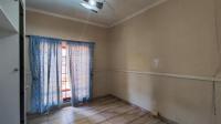 Bed Room 1 - 15 square meters of property in Glenmarais (Glen Marais)