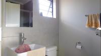 Main Bathroom - 4 square meters of property in Lotus Gardens