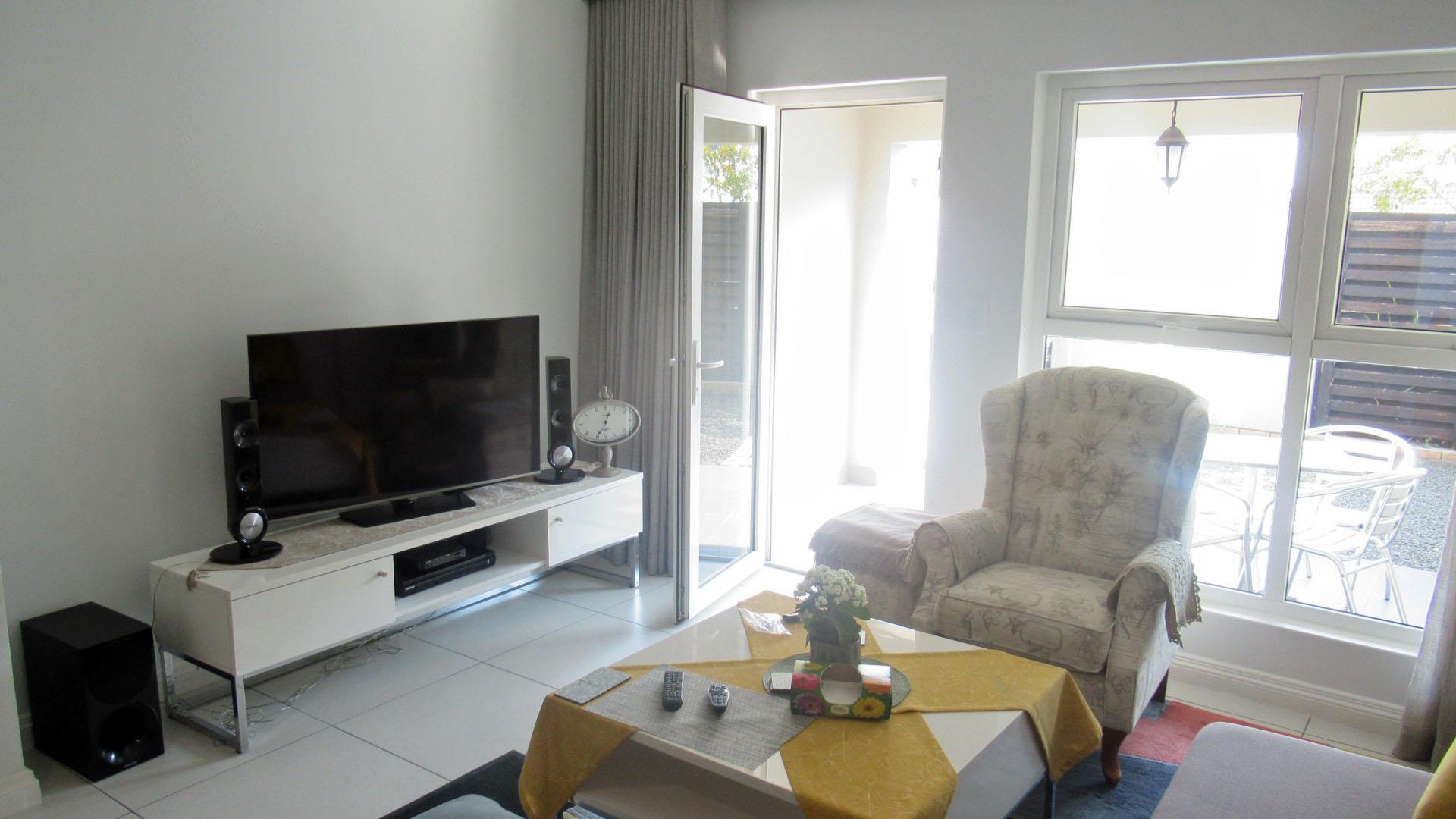 Lounges - 13 square meters of property in Bryanston