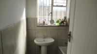 Bathroom 1 - 4 square meters of property in Witpoortjie