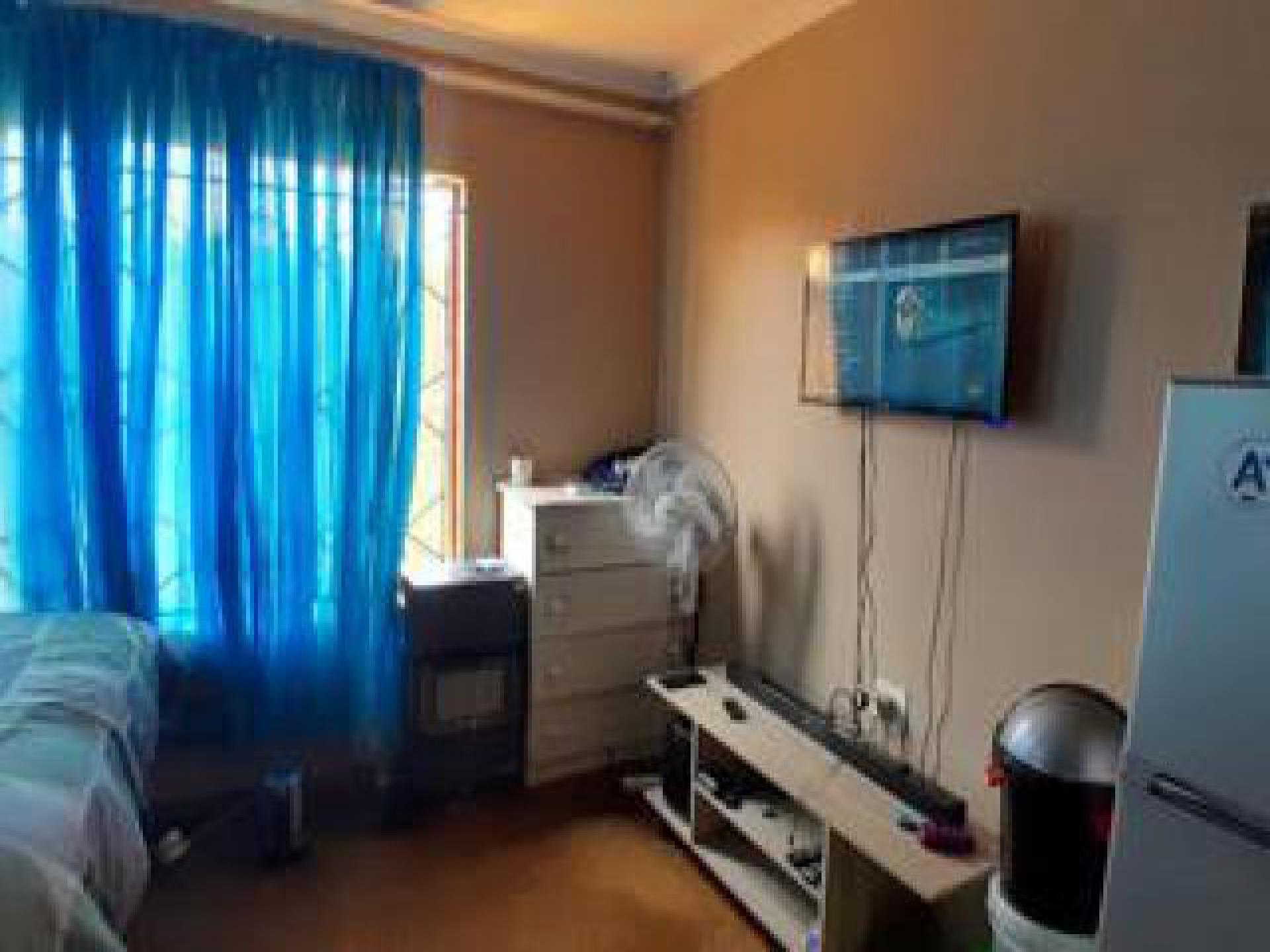 Bed Room 1 of property in Middelburg - MP