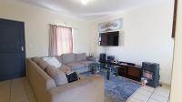 Lounges - 19 square meters of property in Parklands