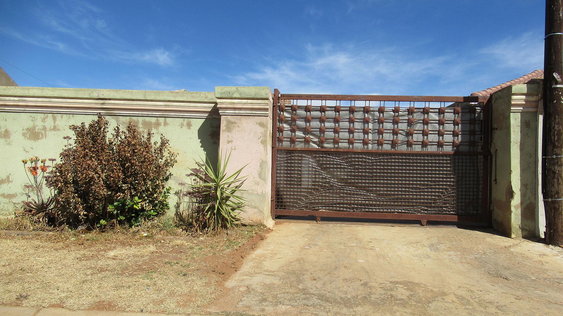 Front View of property in Protea Glen