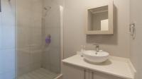 Main Bathroom - 6 square meters of property in Midridge Park