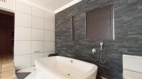 Main Bathroom - 9 square meters of property in Rothdene