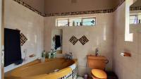 Main Bathroom - 10 square meters of property in Casseldale