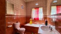 Bathroom 1 - 9 square meters of property in Casseldale