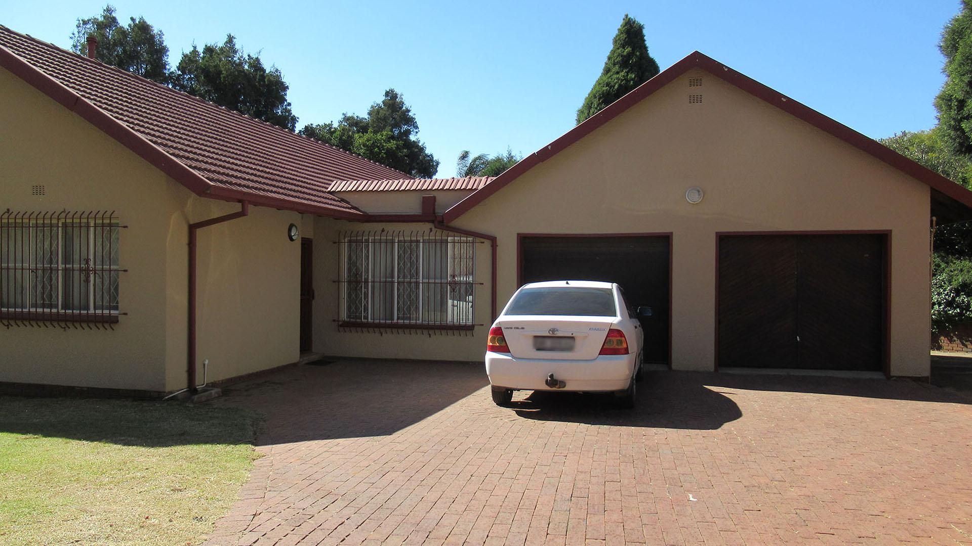 Front View of property in Constantia Kloof