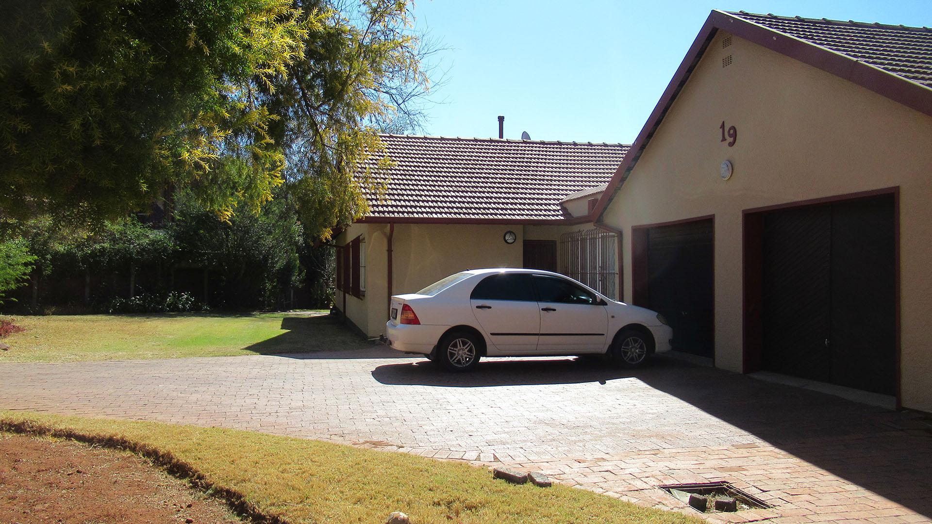 Front View of property in Constantia Kloof