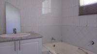 Bathroom 1 - 6 square meters of property in Constantia Kloof