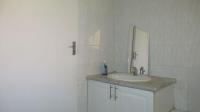 Bathroom 1 - 6 square meters of property in Constantia Kloof