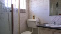 Bathroom 2 - 7 square meters of property in Constantia Kloof