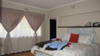 Main Bedroom - 31 square meters of property in Constantia Kloof